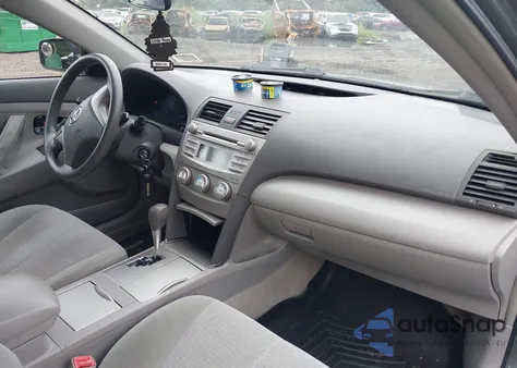 2010 Toyota Camry Le z USA, uszkodzony, nr VIN 4T1BF3EK7AU055425